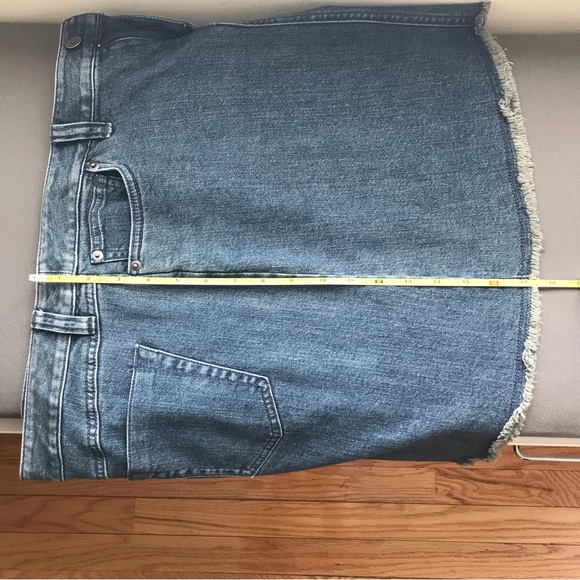 EUC Context Denim Mini Skirt/ Size 8/ Fastens with zipper and button in front - Picture 8 of 11